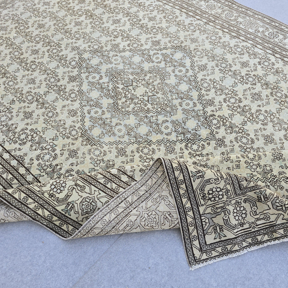 Oversized Antique Turkish Oushak Rug: Extra Large Wool Area Carpet (8.60x12.20 ft)