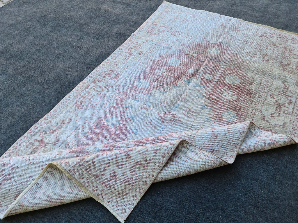 Handmade Wool Oushak Rug (4.6x8.2 ft): Faded Vintage Turkish Accent Rug