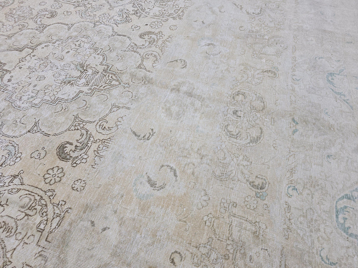 Oversize 10x13 Hand-Knotted Wool Oushak Rug: Vintage Turkish Carpet