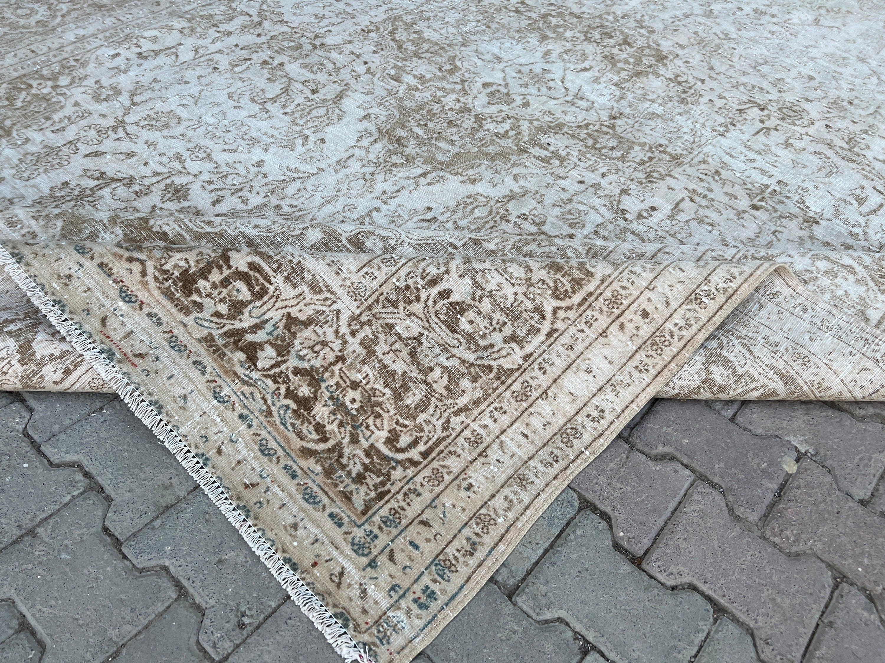 9x12 Hand-Knotted Wool Oushak Rug: Neutral Vintage Floral Carpet