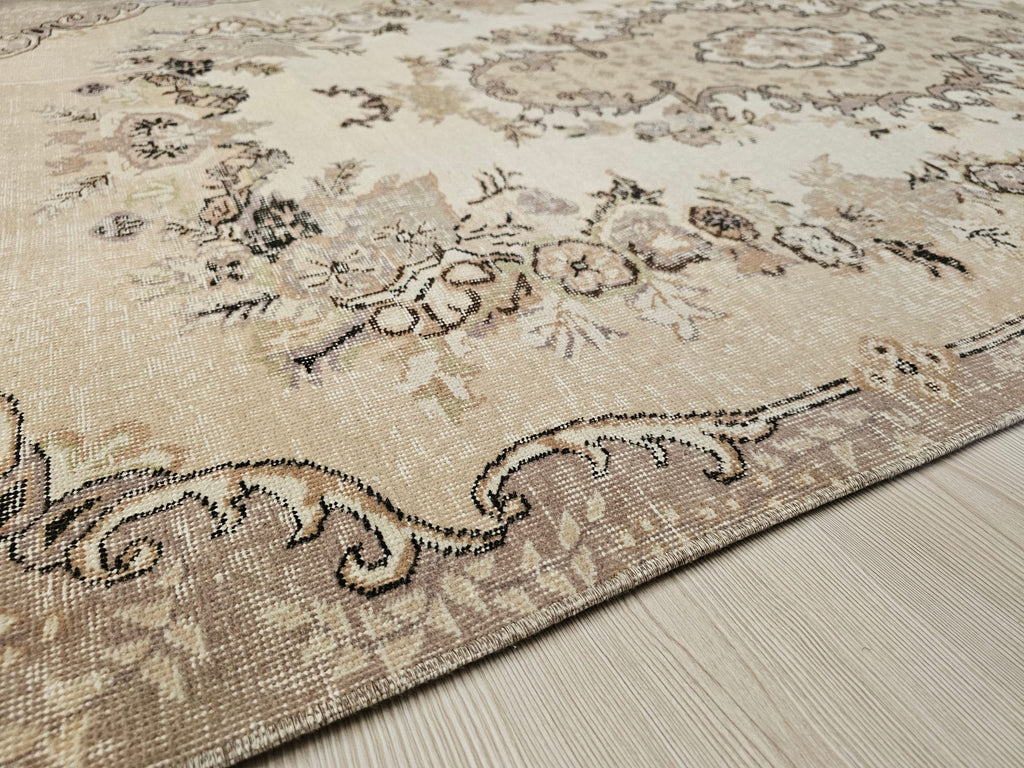 Vintage Turkish Wool Rug 5x8: Beige Floral Oushak Accent Carpet
