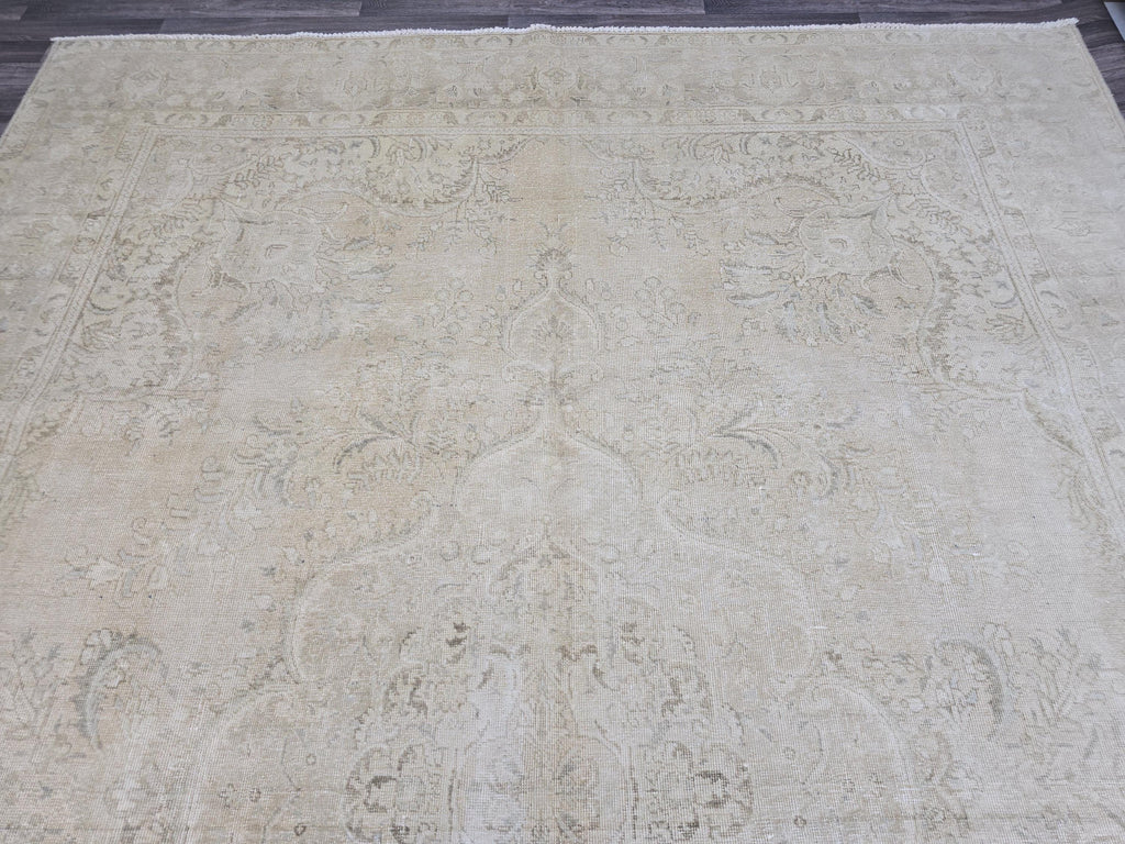 Antique Ivory Anatolian Rug 9x13: Handwoven Wool Floral Carpet