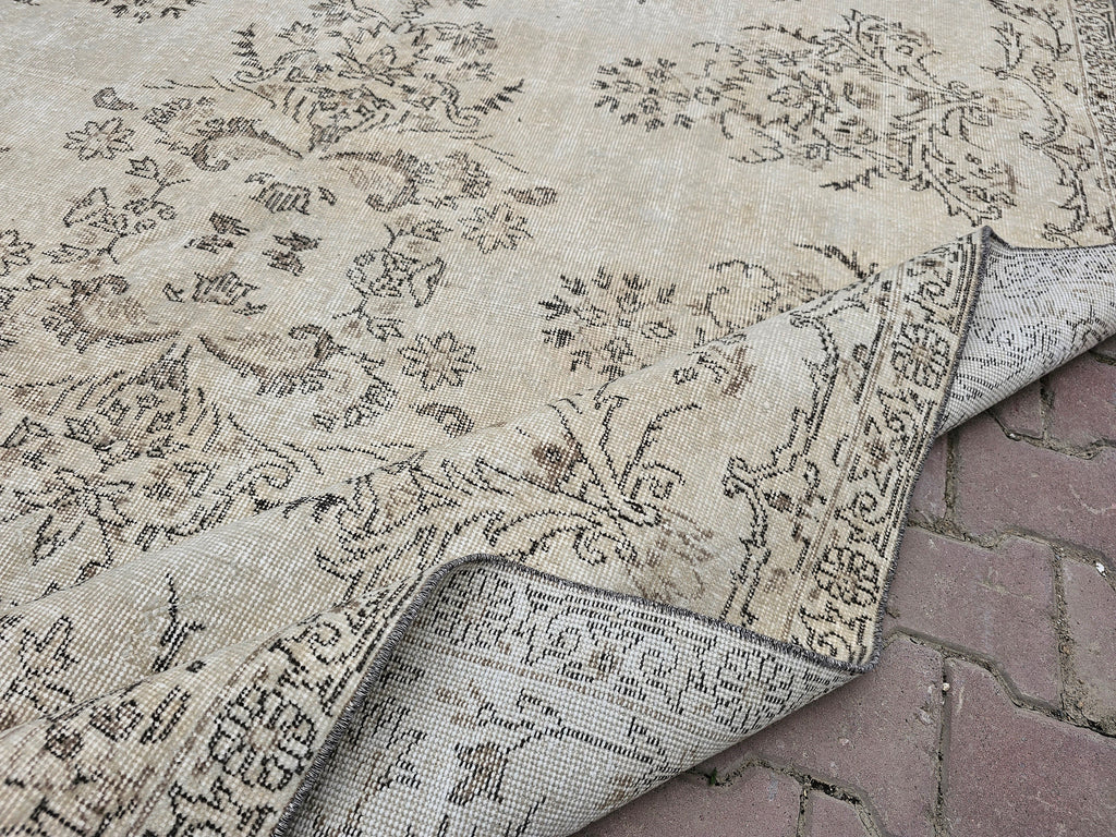 7x10 Vintage Floral Oushak Rug: Handwoven Turkish Wool Carpet (7.10x10.50 ft)
