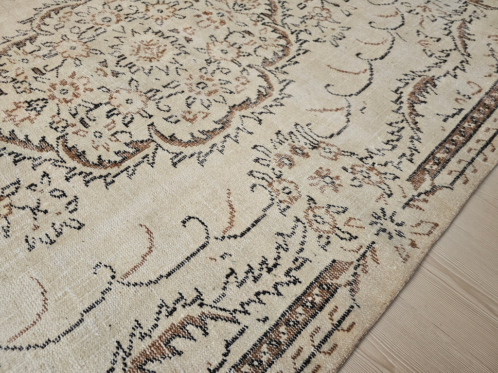 6x9 Cream Oushak Rug: Vintage Turkish Wool Area Rug