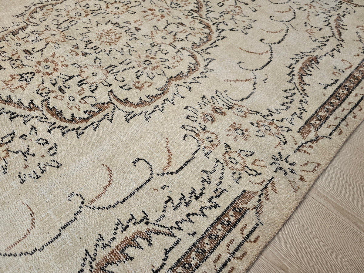 6x9 Cream Oushak Rug: Vintage Turkish Wool Area Rug