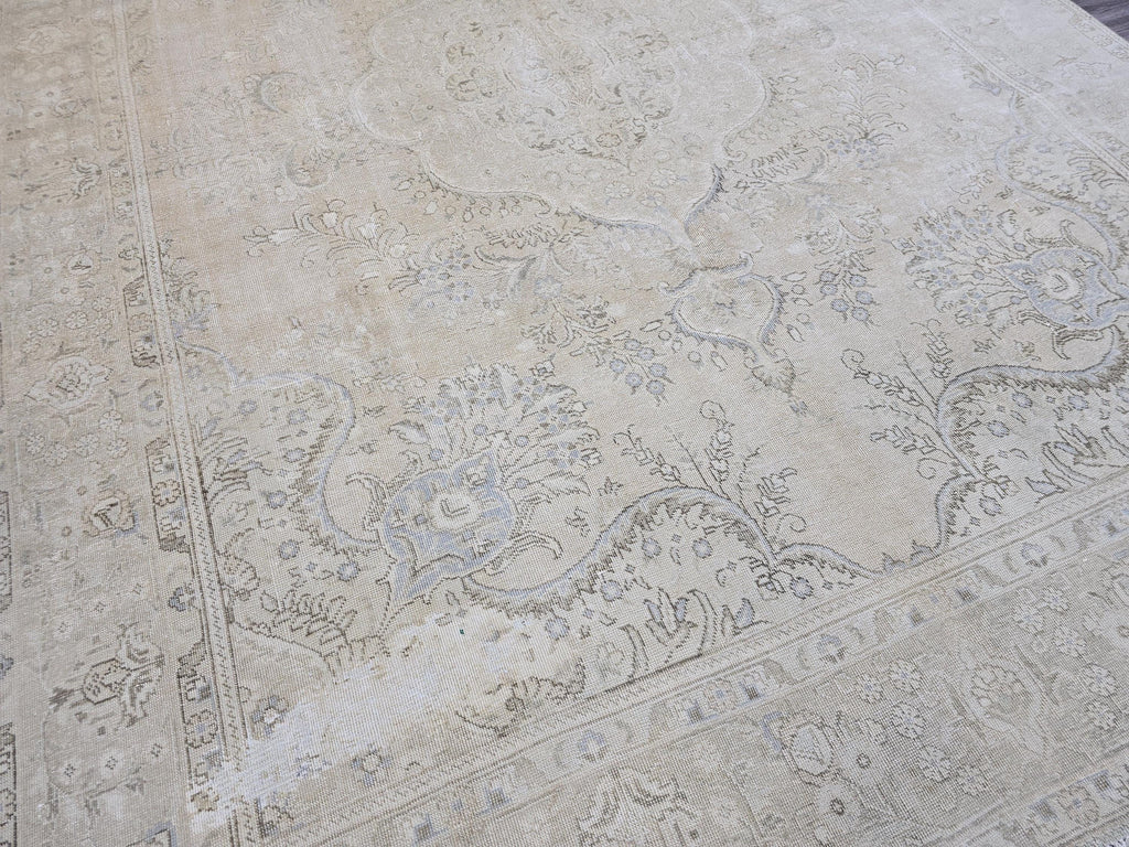 Antique Ivory Anatolian Rug 9x13: Handwoven Wool Floral Carpet