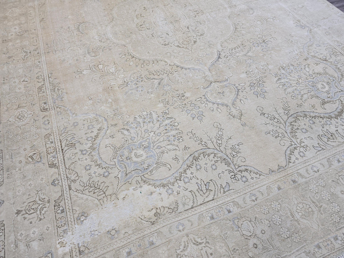 Antique Ivory Anatolian Rug 9x13: Handwoven Wool Floral Carpet
