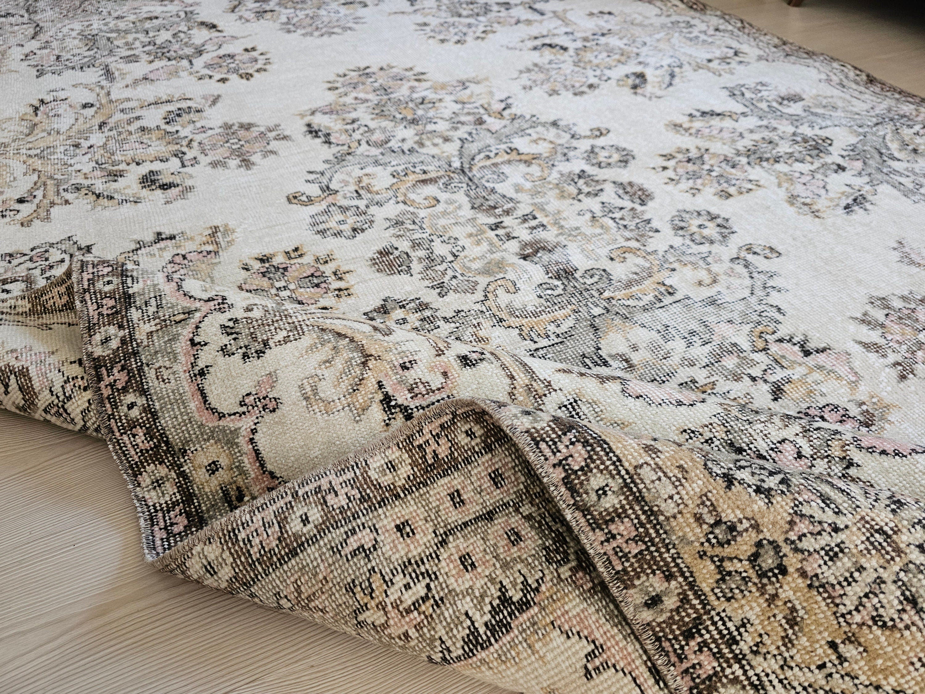 6x9 Vintage Turkish Isparta Rug: Hand-Knotted Wool Floral Carpet