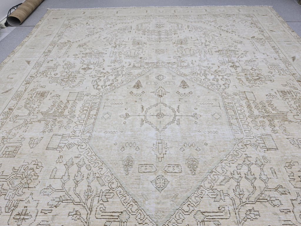 Oushak Rug 9x13, Muted Cream Beige Vintage Turkish Area Rug, Handknotted Wool Medallion Carpet for Living Room