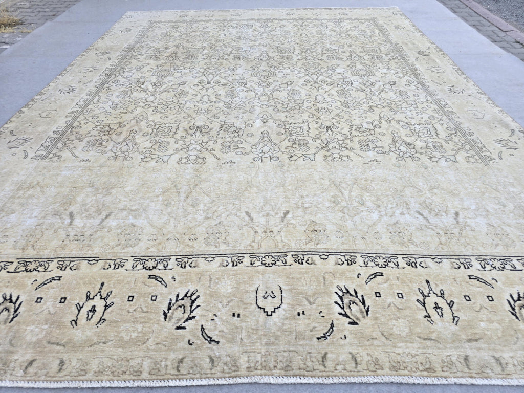 Neutral Vintage Oushak Rug 10x12: Hand-Knotted Wool Rug