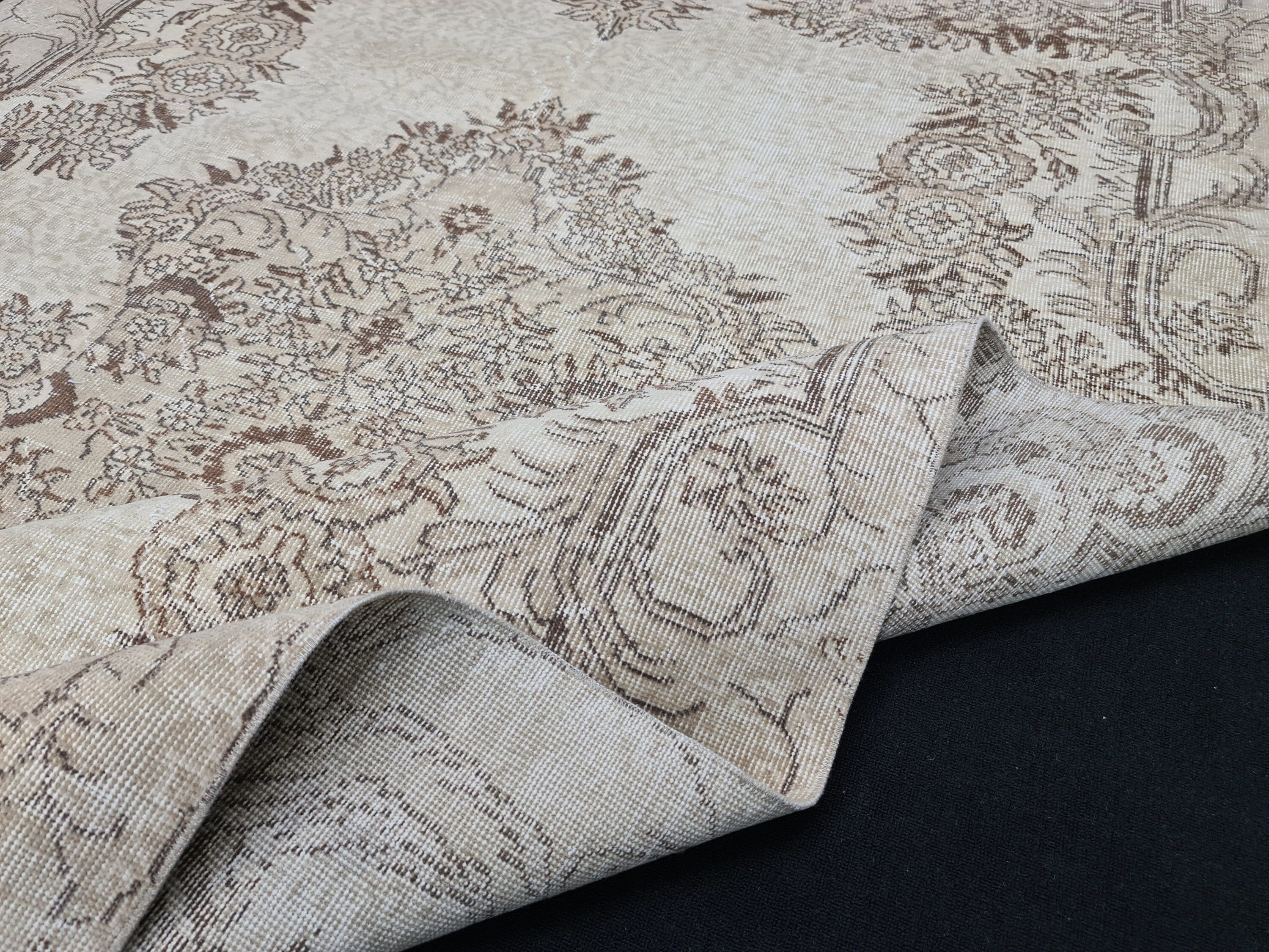 6x9 Vintage Oushak Rug: Hand-Knotted Turkish Wool Medallion Rug