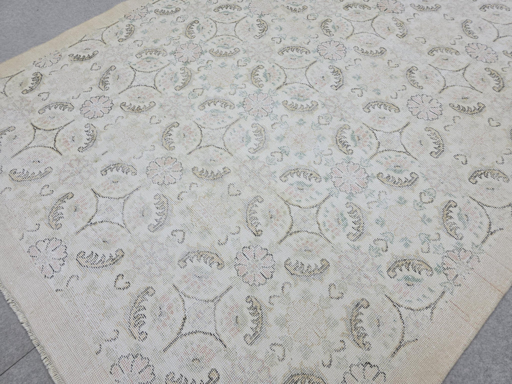 Wool Oushak Rug 6x10: Hand-Knotted  Cream Beige Vintage Turkish Rug