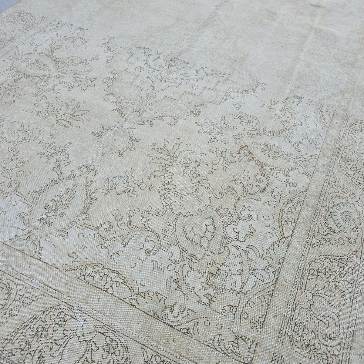 Vintage Oushak Rug 9.5x12.5 ft: Hand-Knotted Wool, Muted Beige Brown Pink