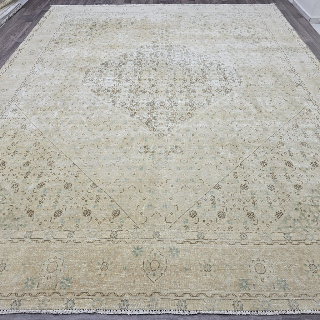 Oversize Neutral Oushak Rug: Hand-Knotted Wool Vintage Carpet (9.70x12.50 ft)