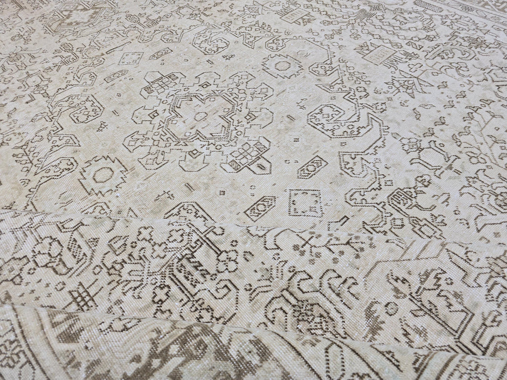 Large Vintage Turkish Oushak Rug: Handwoven Wool, Neutral Cream (9.3x12.4 ft)