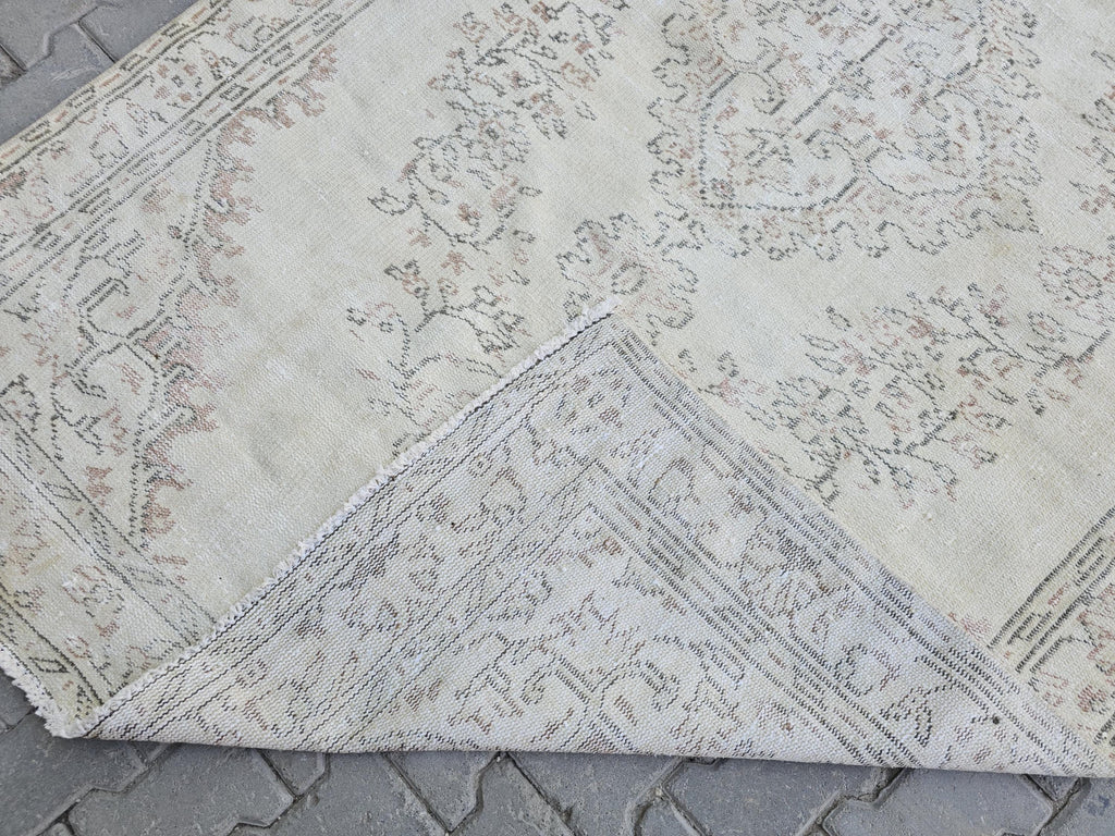 5x8 Vintage Turkish Rug : Hand Knotted wool Beige Distressed Oriental Rug