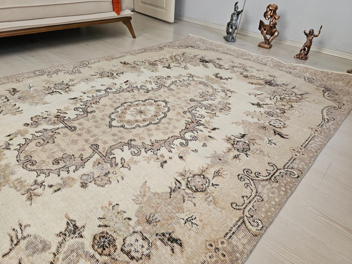Vintage Turkish Wool Rug 5x8: Beige Floral Oushak Accent Carpet