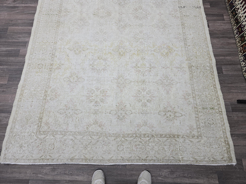 Large Vintage Oushak Rug: Hand-Knotted Wool, Floral Design (6.45x10.15 ft)
