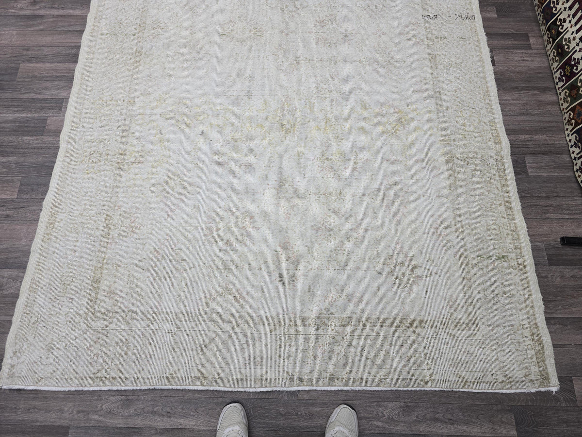 Large Vintage Oushak Rug: Hand-Knotted Wool, Floral Design (6.45x10.15 ft)