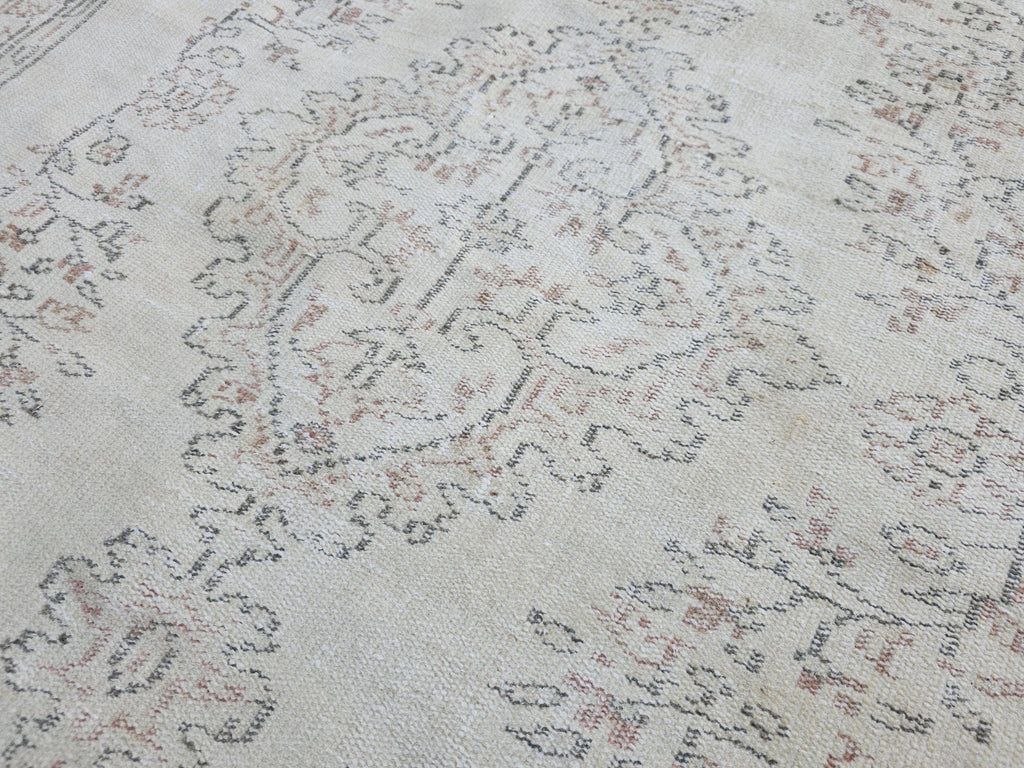 5x8 Vintage Turkish Rug : Hand Knotted wool Beige Distressed Oriental Rug