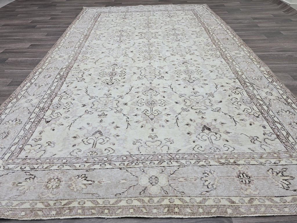 6x9 Vintage Turkish Oushak Rug: Hand-Knotted Wool Cream Floral Carpet