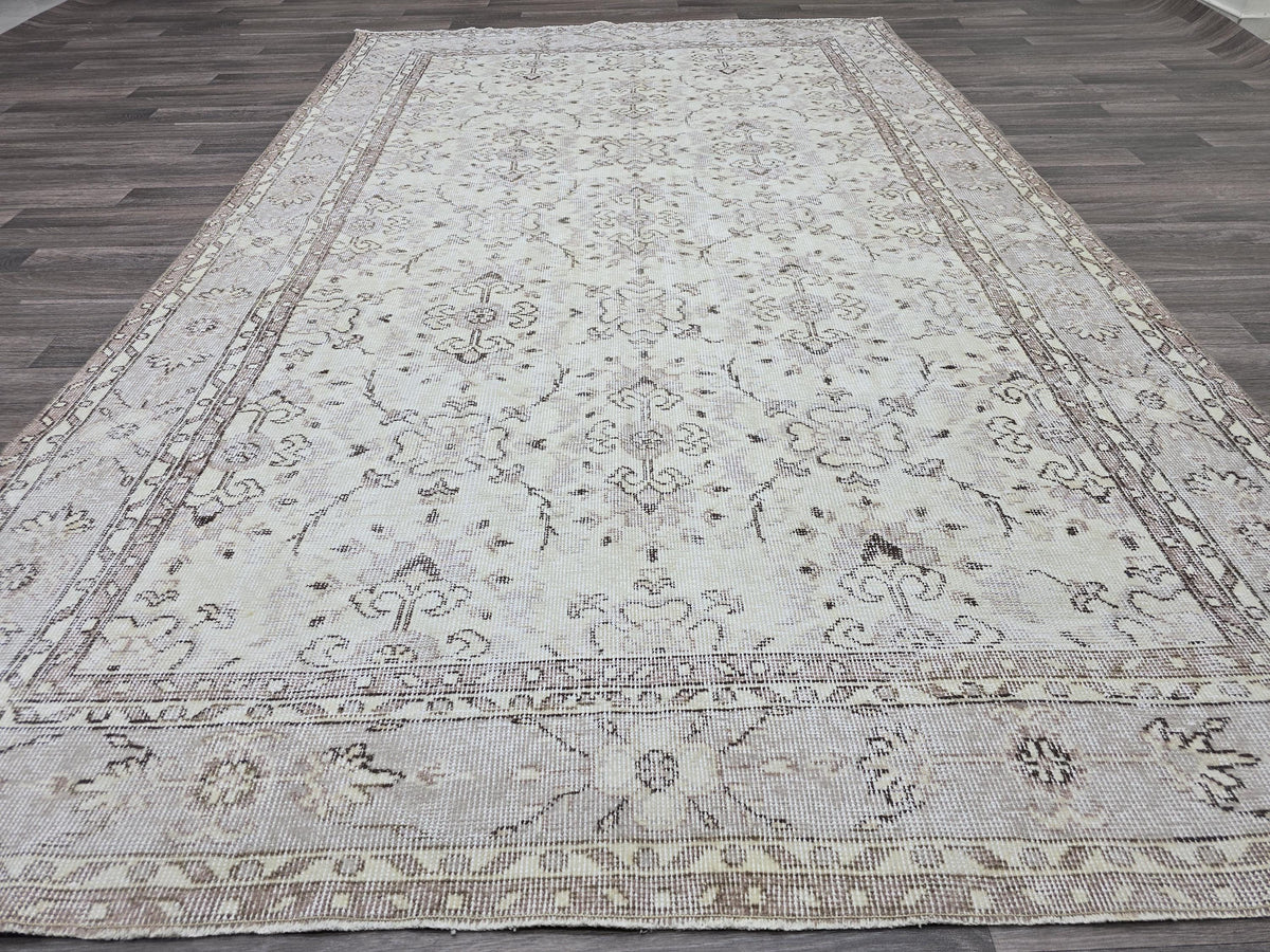 6x9 Vintage Turkish Oushak Rug: Hand-Knotted Wool Cream Floral Carpet