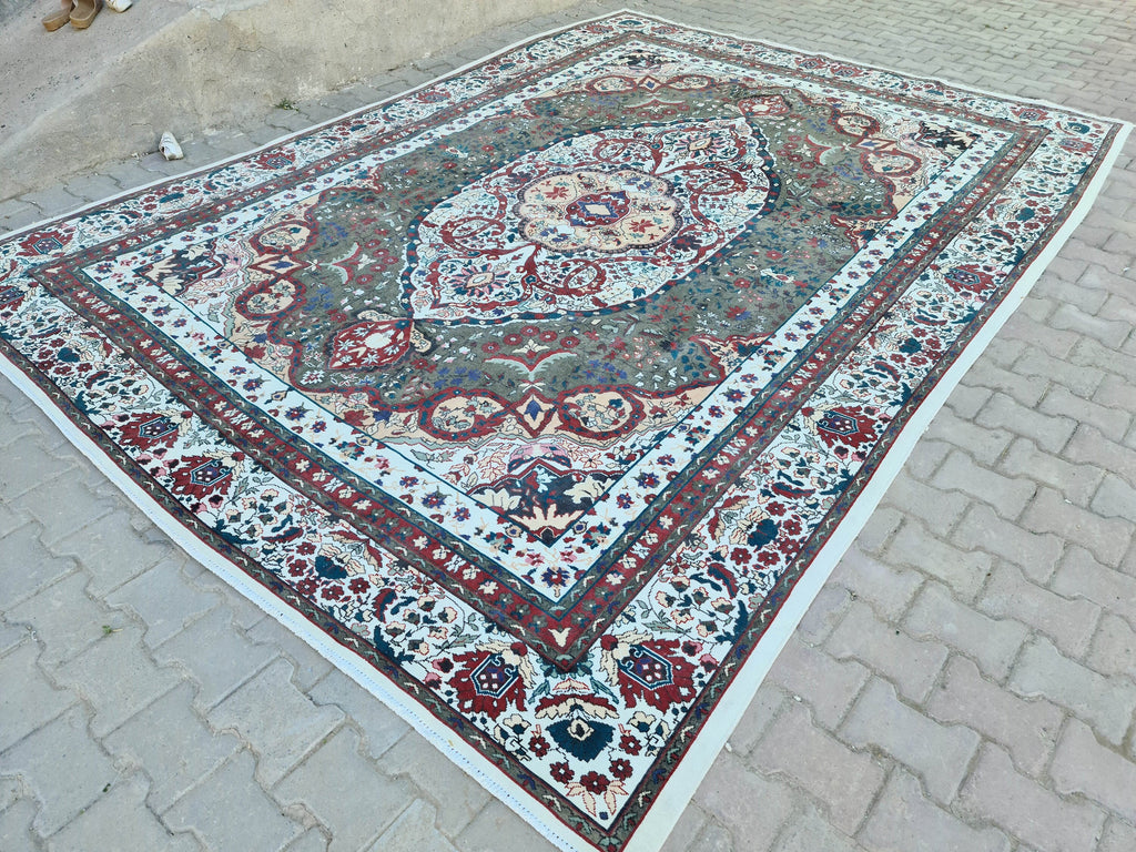 Large Vintage Anatolian Wool Rug 9x13: Green, White Medallion