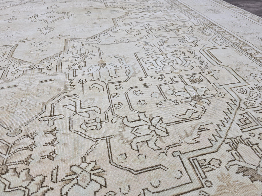 Large Vintage Turkish Oushak Rug: Handwoven Wool, Beige Geometric Medallion (9.7 x 12.25 ft)