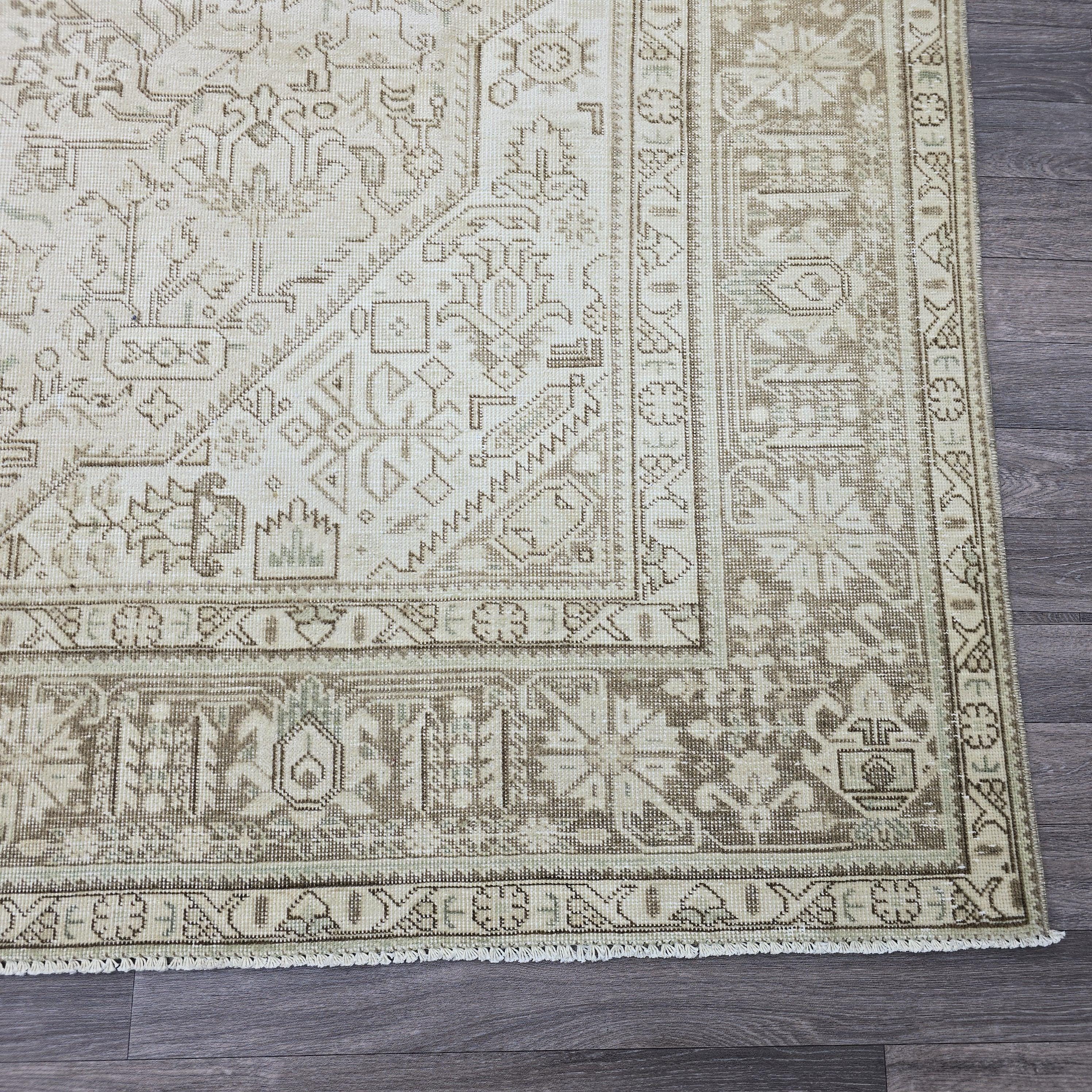 Handmade Wool Heriz Rug, 8x11 Neutral Vintage Turkish Rug