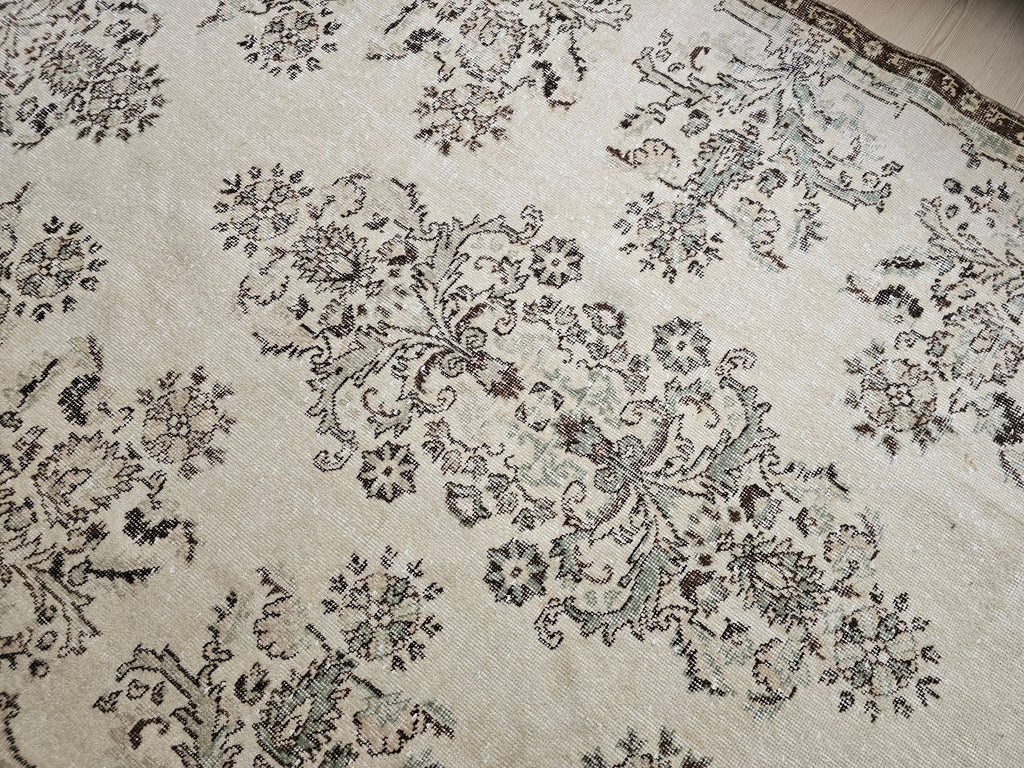 6x10 Hand Knotted Cream Vintage Turkish Isparta Rug - Wool Area Rug for Under Bed