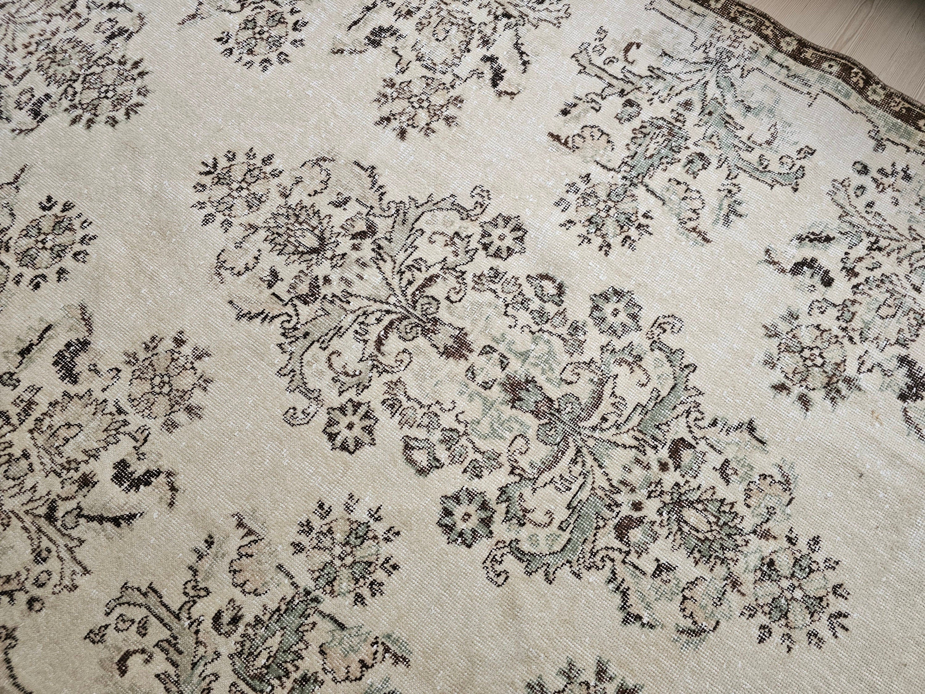 6x10 Hand Knotted Cream Vintage Turkish Isparta Rug - Wool Area Rug for Under Bed