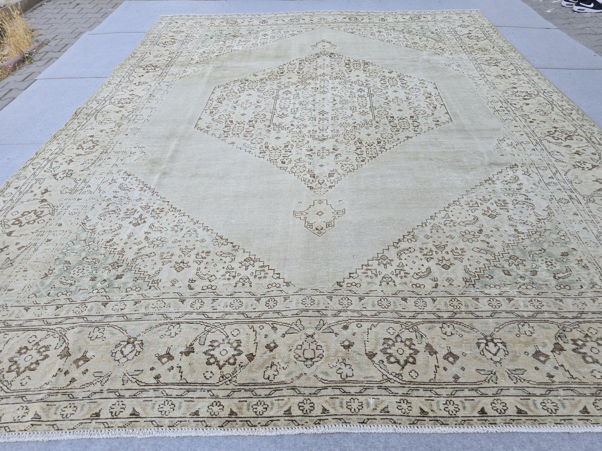 10x13 Oversize Vintage Turkish Area Rug/ Hand Knotted Wool Neutral Carpet