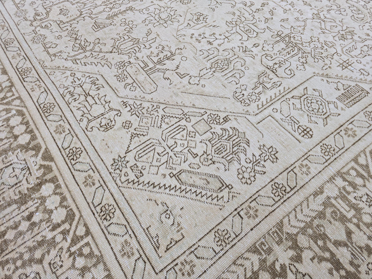 Large Vintage Turkish Oushak Rug: Handwoven Wool, Neutral Cream (9.3x12.4 ft)