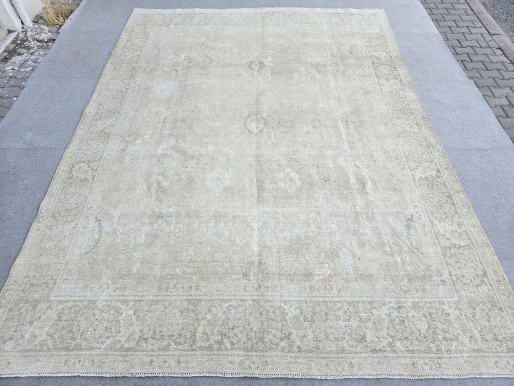 9.5X13 Heriz Design Neutral Oversize Turkish Rug/ Large Vintage Carpet/ Hand Knotted Wool Oushak Rug/ Distressed Area Rug/ 9.5X12.8 feet