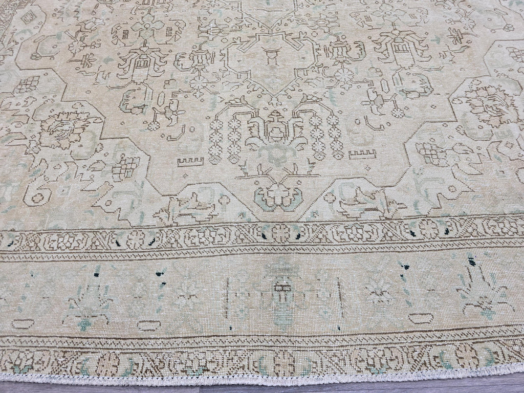 Large Neutral Turkish Wool Rug: Hand-Knotted Vintage Heriz (9.35x12.60 ft)