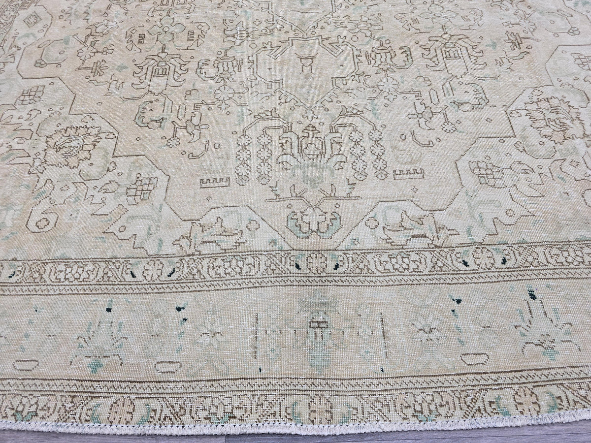 Large Neutral Turkish Wool Rug: Hand-Knotted Vintage Heriz (9.35x12.60 ft)