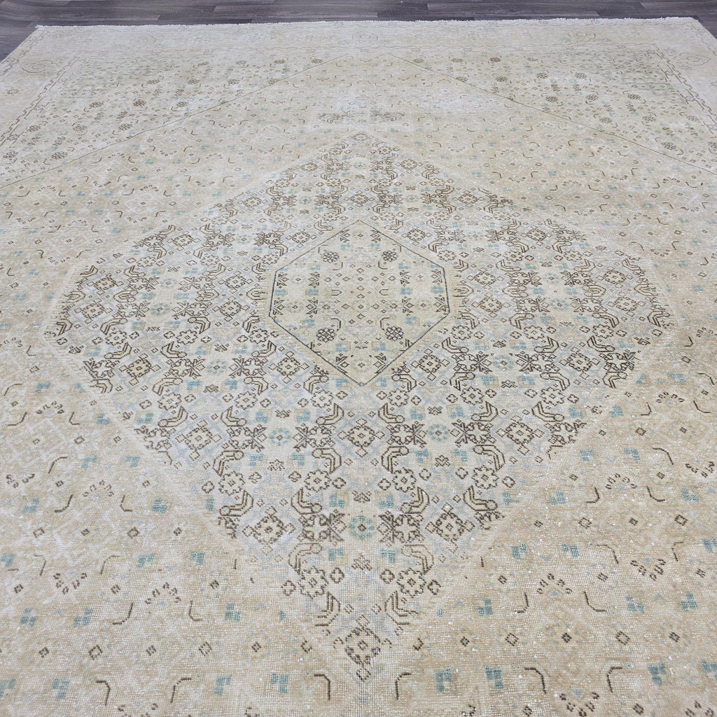 Oversize Neutral Oushak Rug: Hand-Knotted Wool Vintage Carpet (9.70x12.50 ft)
