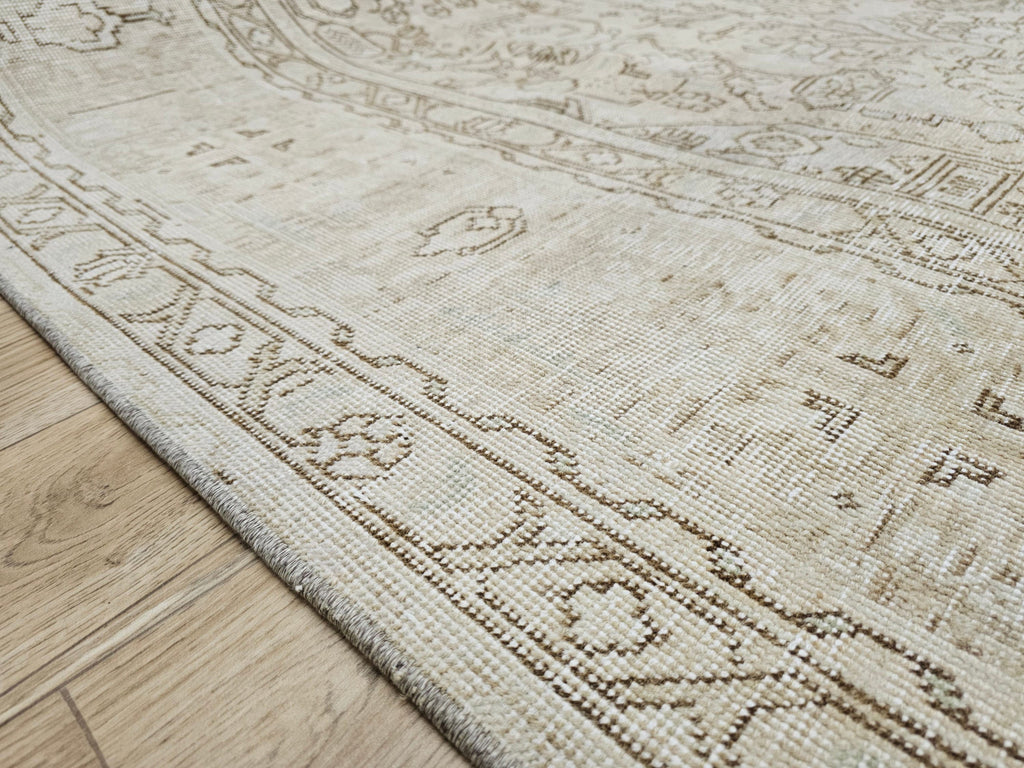 Vintage Anatolian Rug 9x12: A Timeless Treasure for Your Home