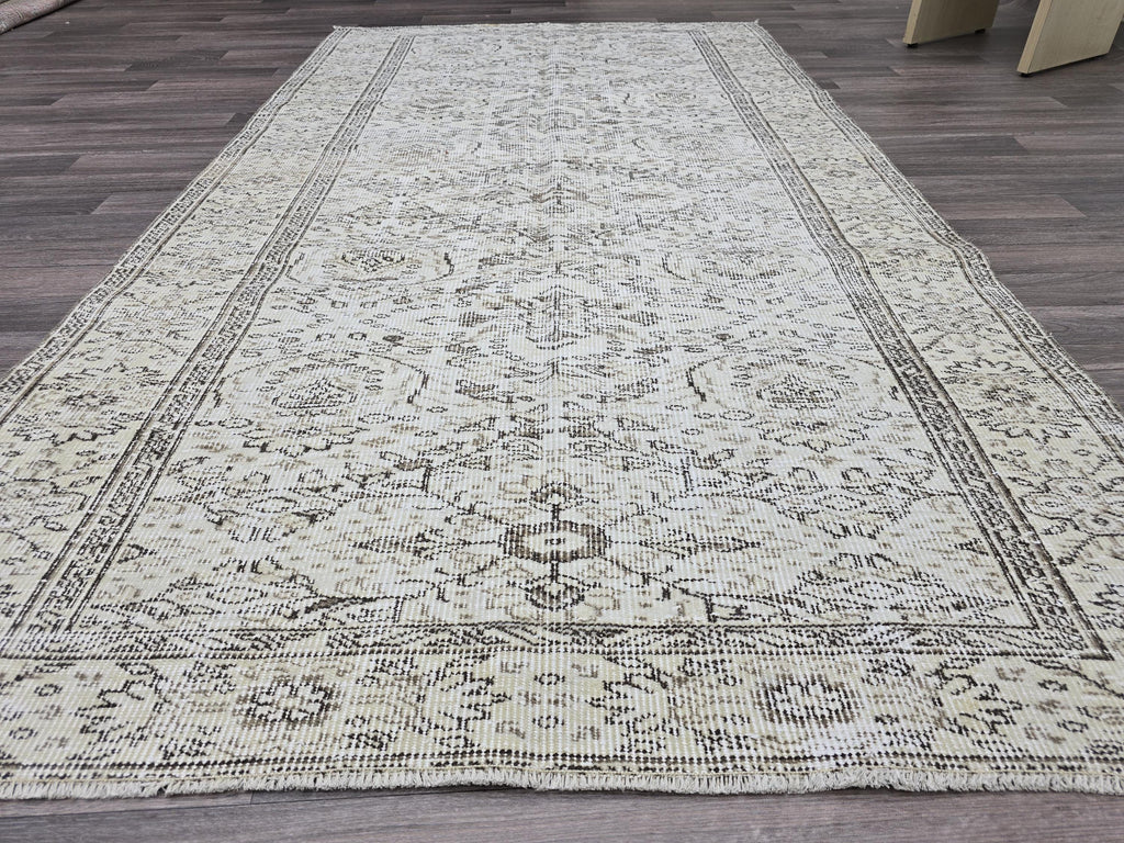 5x8 Vintage Handknotted Anatolian Rug: Cream Beige Wool Oriental Carpet