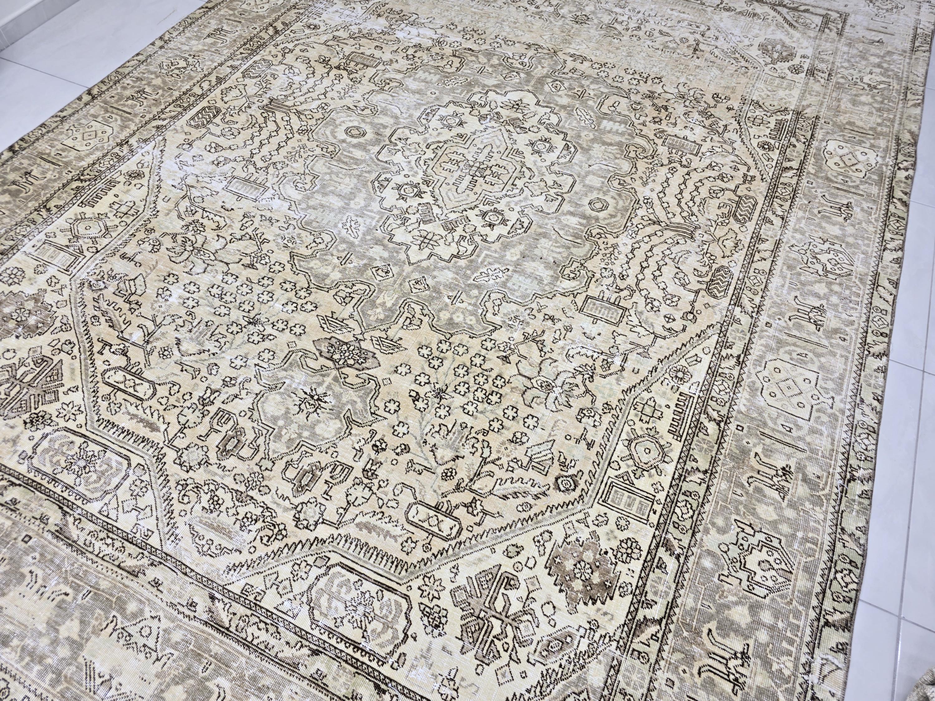 Turkish Rug 8x10, Distressed Grey Beige Vintage Area Rug, Hand Knotted Wool Carpet with Tribal Medallion for Living Room, Hallway