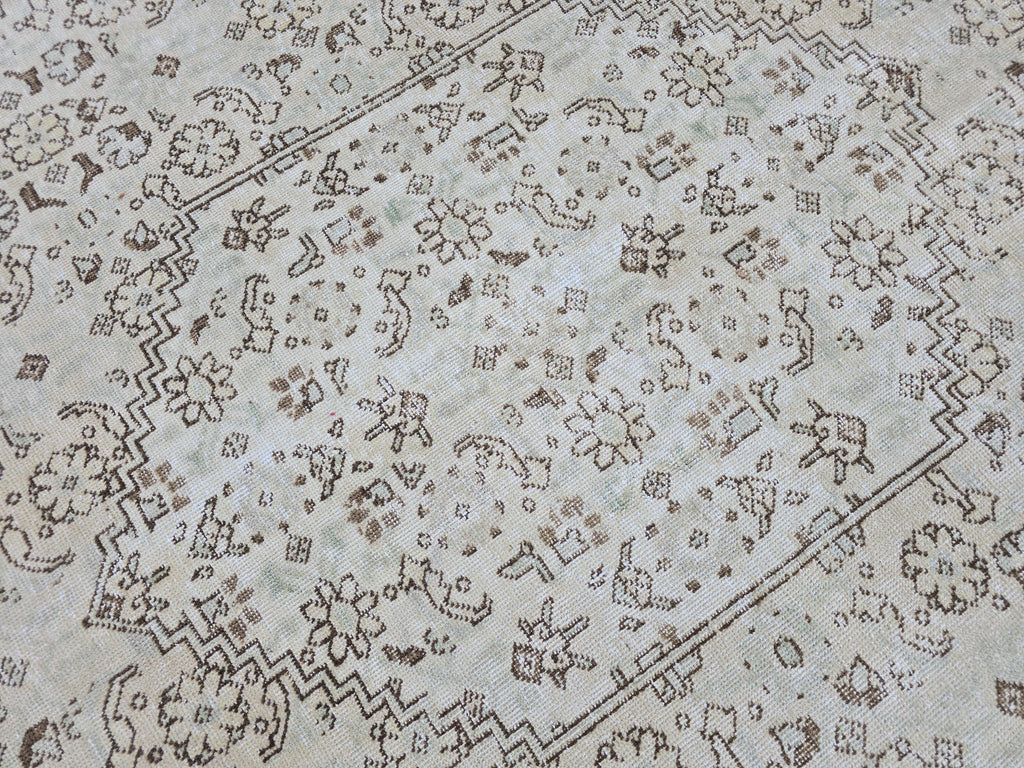 10x13 Hand-Knotted Oushak Rug: Vintage Turkish Wool Carpet