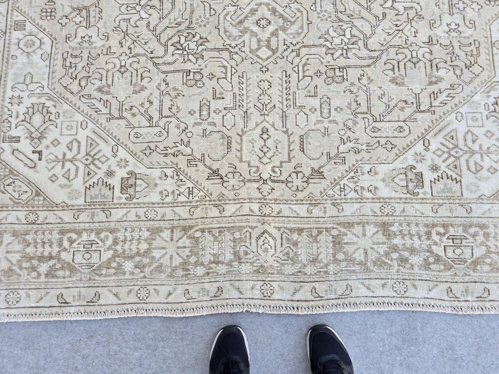 Vintage Rug 8x11, Turkish Area Rug, Warm Beige Wool Rug, Hand Knotted Medallion Rug, Faded Tan Living Room Rug, Boho Farmhouse