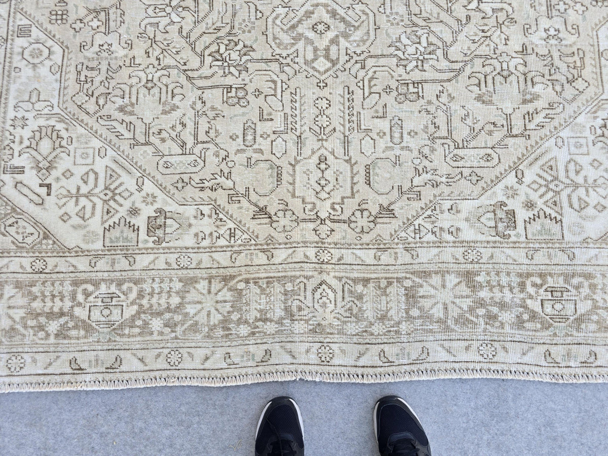 Vintage Rug 8x11, Turkish Area Rug, Warm Beige Wool Rug, Hand Knotted Medallion Rug, Faded Tan Living Room Rug, Boho Farmhouse