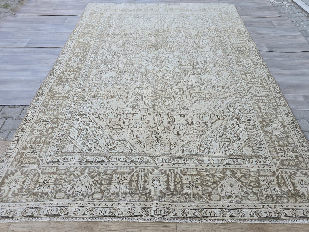 8x10 Hand-Knotted Oushak Rug: Neutral Turkish Vintage Carpet