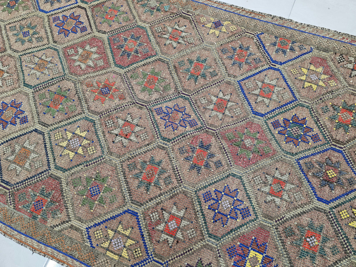 Checkered Vintage Handknotted Wool Rug: 5x9.5 ft Eclectic Oriental Carpet