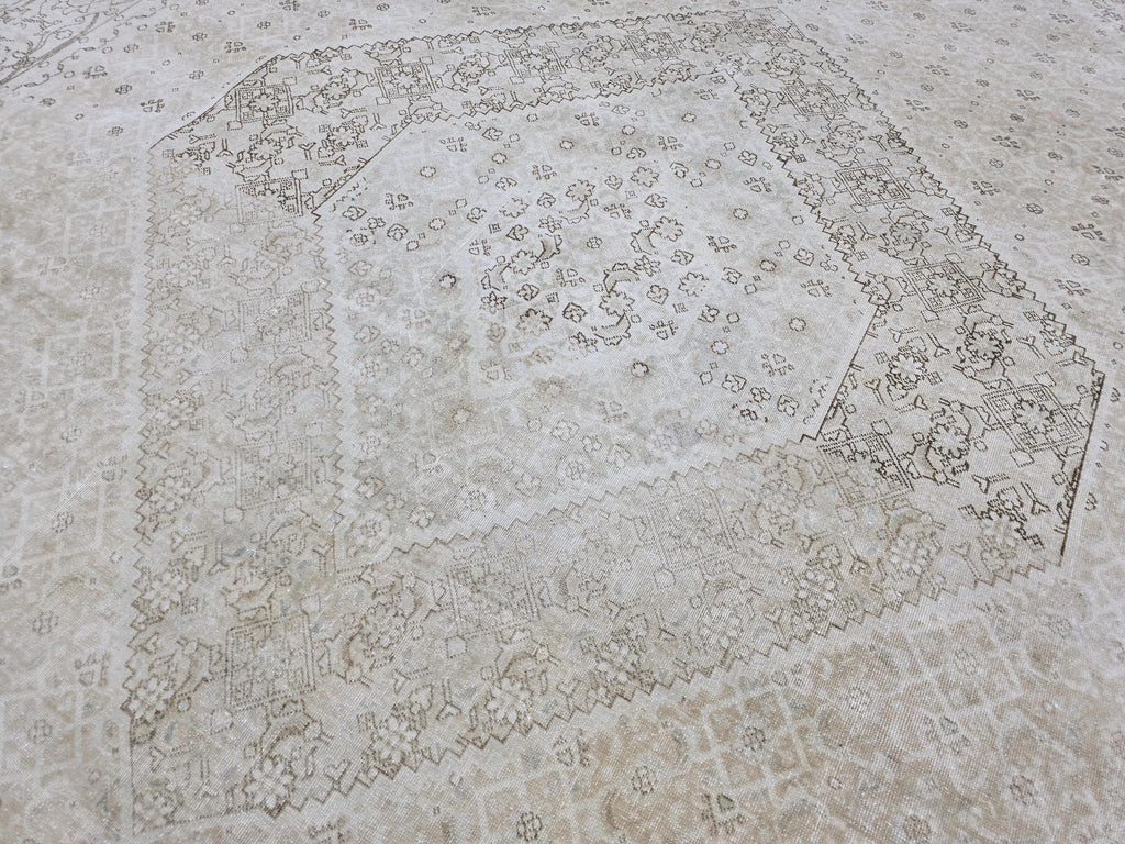 10x12 Heriz Rug: Neutral Vintage Wool Area Rug