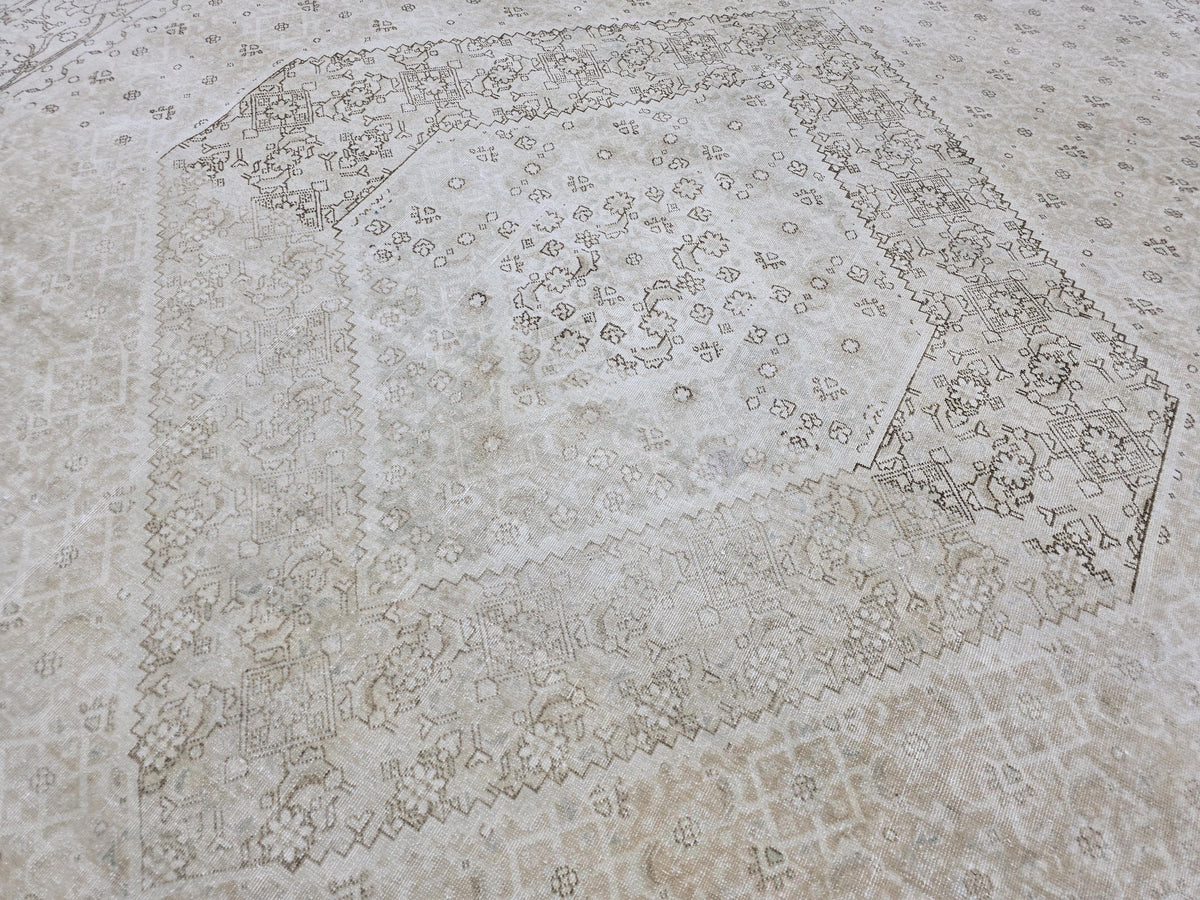 10x12 Heriz Rug: Neutral Vintage Wool Area Rug
