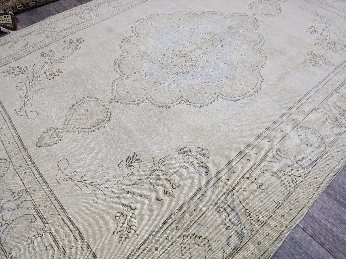 Vintage Handwoven Wool Turkish Rug 9x12: Cream Floral Medallion