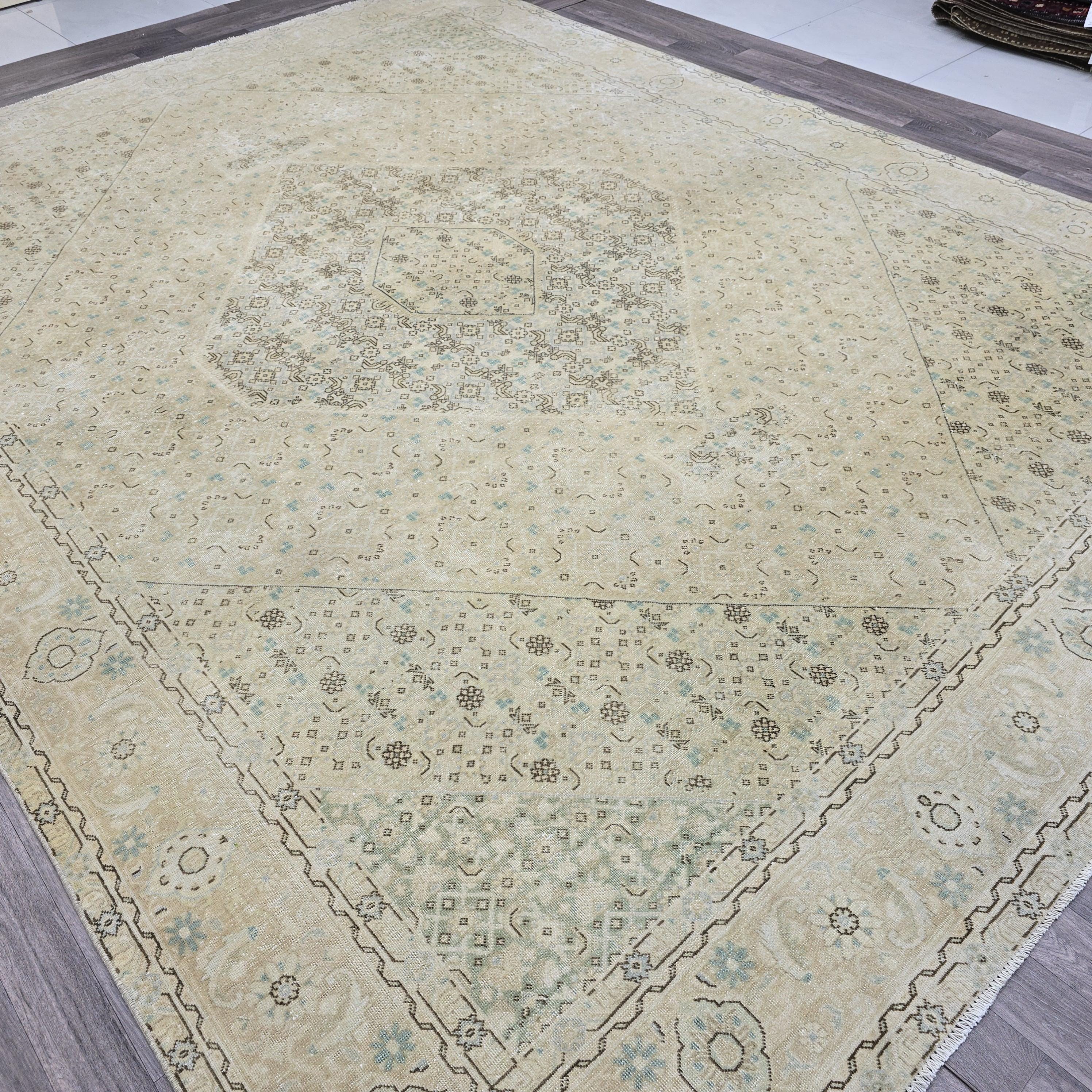 Oversize Neutral Oushak Rug: Hand-Knotted Wool Vintage Carpet (9.70x12.50 ft)