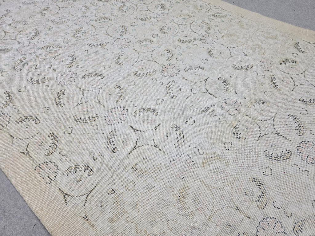 Wool Oushak Rug 6x10: Hand-Knotted  Cream Beige Vintage Turkish Rug